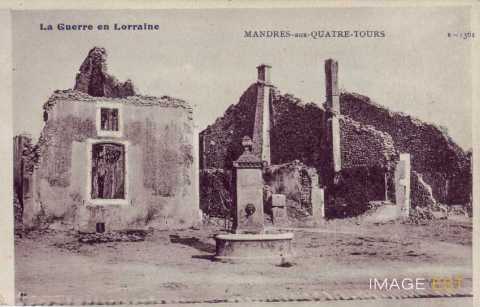 Maisons détruites (Mandres-aux-Quatre-Tours)
